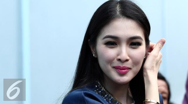 Sandra Dewi Pisah Ranjang dengan Suami? Baru Menikah Lho
